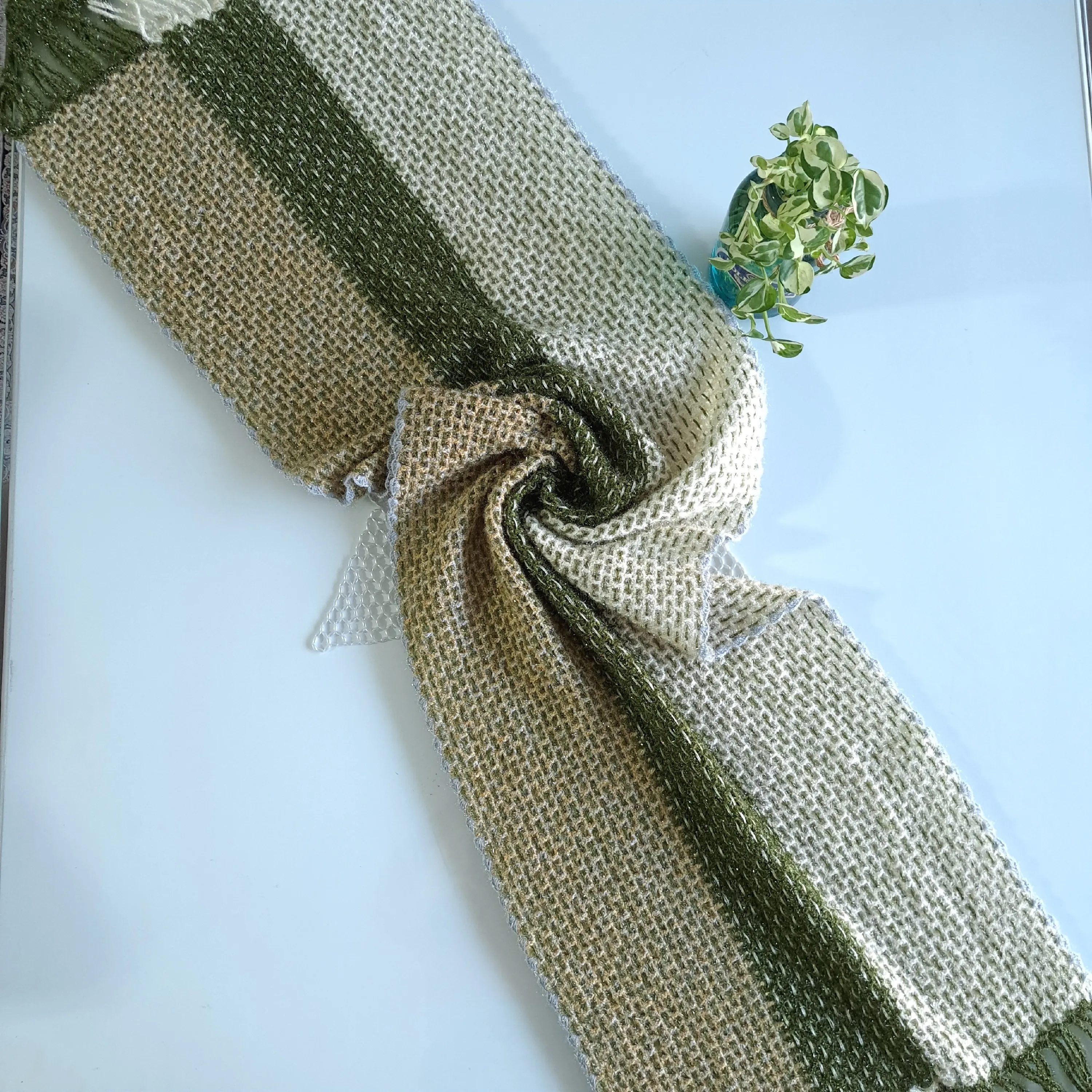 شال بافتنی دستبافت لمه دار سبز کرم ابعاد 160x39